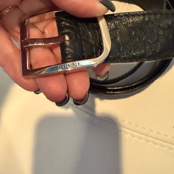 Black Logo Embossed Leather Gucci Belt Size 110 - Picture 3 of 7